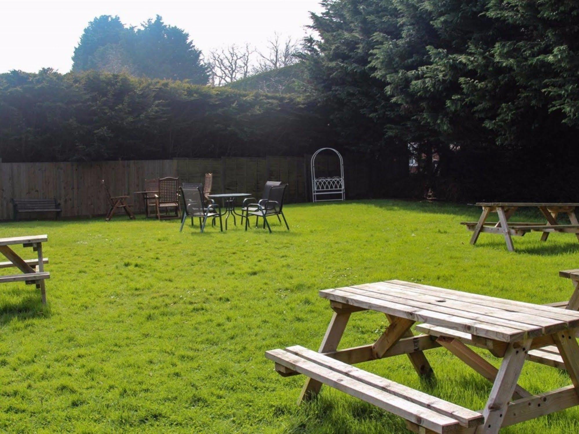 The Waggon And Horses Hotel Great Yeldham Exterior photo